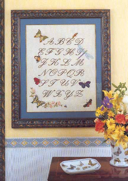 Sampler punto croce con lettere corsive e farfalle (1)