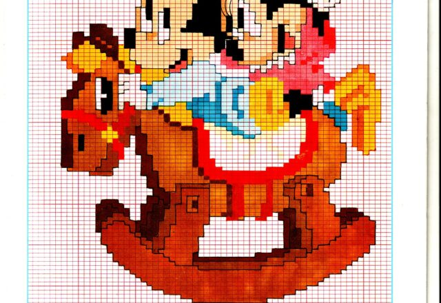 baby minnie e topolino sul cavallo di legno